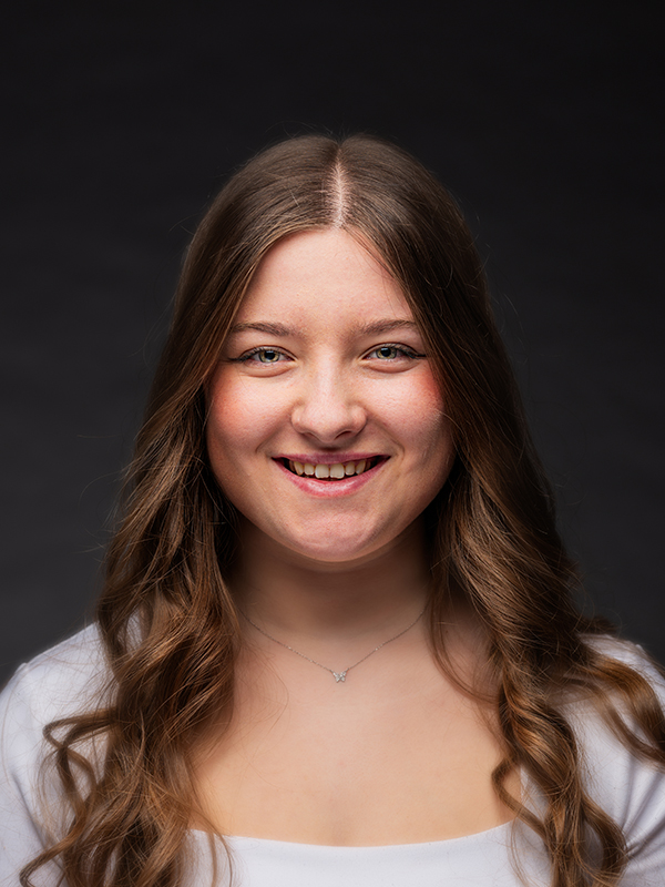 Clara Jeutter – Prinzessin Anastasia, Anja